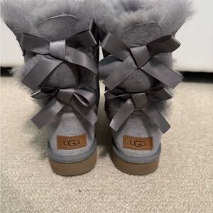 UGG with bows grayish/purple